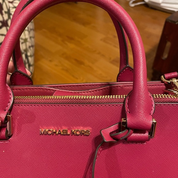 Cute Michael Kors bag in a raspberry color - Picture 12 of 16